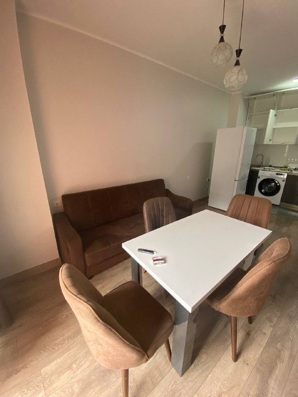 Продам диван, стол и 4 стула, прихожую и мебель в ванной