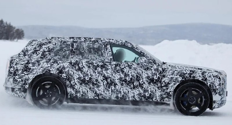 Rolls-Royce вывел на тесты электрический кроссовер 3