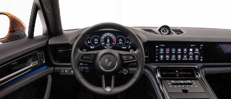 Компания Porsche AG провела в Шанхае официальную презентацию «четырехдверного купе» Panamera нового, 4