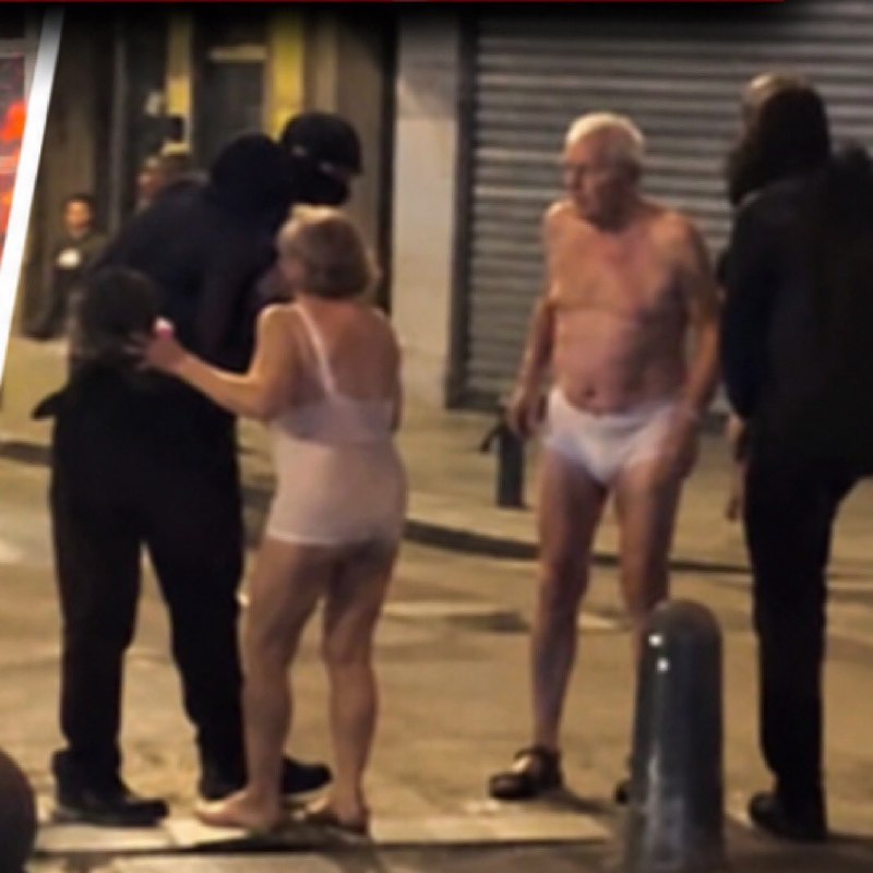 🇫🇷 A passerby slapped a rioter who was smashing a bus stop during the unrest in France.The man stepped in as the vandal attacked the shelter and stopped him with a single slap.Follow main channel -> LiveLeak Follow private channel -> LiveLeak Private
