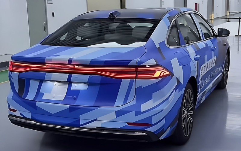 Geely готовит гибрид с запасом хода более 2100 км 2