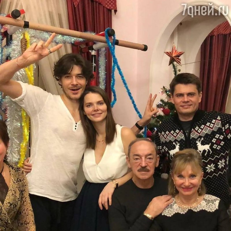 Максим Матвеев, оказывается, когда-то пришел к Михаилу Боярскому просить руки Ли