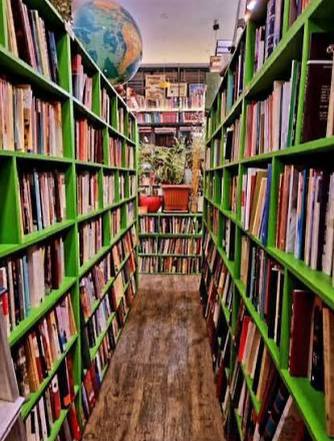 در گذرِ كتاب: دست و دلبازترین کتابخانه‌ی تهرانباغِ کتابِ مَلِک با ۵۴ هزار عنوان کتاب کتابخانه‌ای وقفی و صلواتی برای عموم مردم است که ص