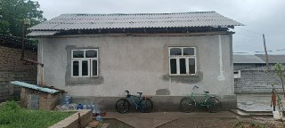 Срочно ер ва уй сотилади. нархи келишилган холда.