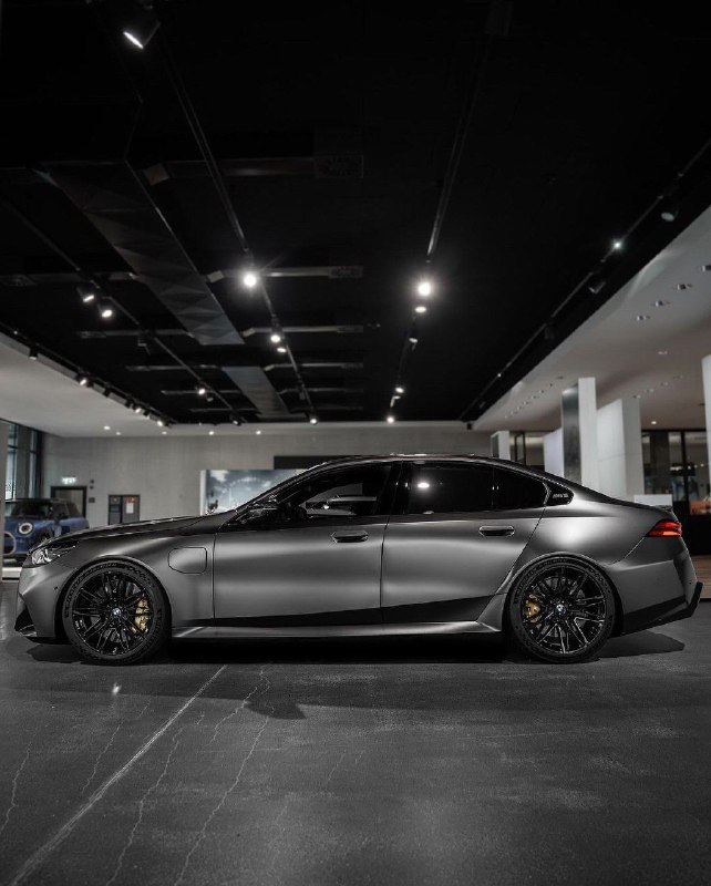 BMW M5 G90 4