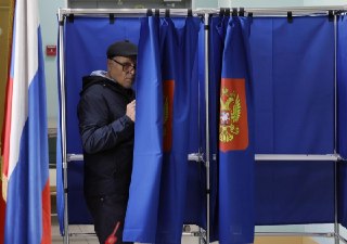 В России завершился первый день голосования на выборах в Госдуму🔹 Явка. Итоговая явка по всей стране составила 29,61%, следует из данных ЦИК. 69% граждан, которые зарегистрировались в системе ДЭГ, уже отдали свой голос.Больше всего избирателей проголосовал