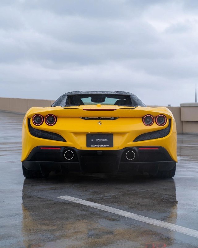 Ferrari F8 Spider в цвете Giallo Modena 2