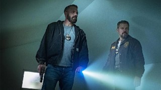 Трейлер фильма «Лакомый кусок» с Мэттом Деймоном и Беном Аффлеком  Триллер расскажет о группе полицейских, которые нашли в тайнике наркокартеля заначку с миллионами долларов. Полицейские пытаются понять, кто из их команды достоин доверия, и понять, кому пе