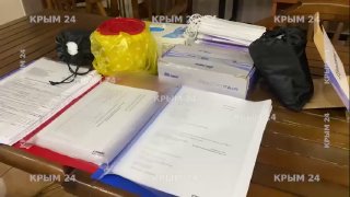 בבית המעצר הזמני אורגנו שני חדרי רפואה למפונים מאלשקי בכניסה ל-TAP מאורגן רישום רפואי בו מתקבלות כניסות. בח…