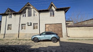 Spacious two-story house 500 m² in a quiet area near the golf club