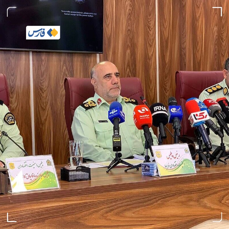 خبرگزاری فارس ✔: رئیس پلیس امنیت اقتصادی: با اجرای طرح مقابله با قاچاق سوخت بیش از ۱۴ میلیون لیتر سوخت قاچاق کشف شد.🔹۶۱۷ نفر از متهمان و