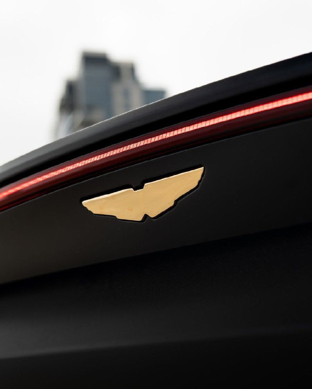 Aston Martin Vantage 5