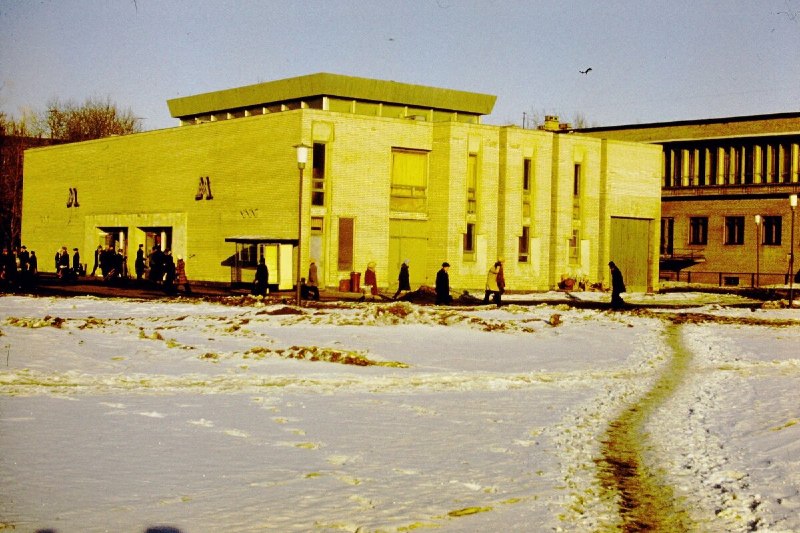 תחנת המטרו פלושצ'אד מוז'סטבה. לנינגרד, 1976. התחנה נפתחה ב-31 בדצמבר 1975 כחלק מקטע לסניה - אקדמיצ'סקאיה בק…