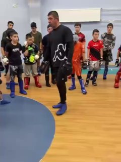 כשאתה לומד בחדר הכושר שלי, אתה לא צריך לדבר רוסית. בדאגסטן אין דבר כזה שמסבירים דברים ברוסית מאמן אגרוף צפו…