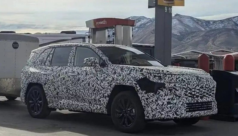 Toyota вывела на тесты RAV4 нового поколенияКроссовер дебютирует в 2025 году, To