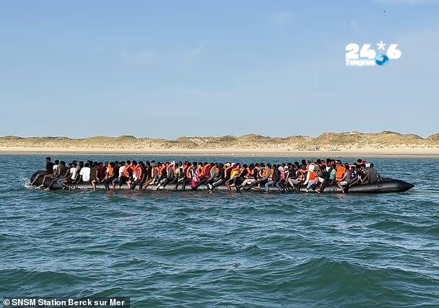 🇮🇱 נרשמה שיא חדש בהברחות דרך תעלת למאנש: לפי נתונים רשמיים של ממשלת בריטניה, סירת מנוע קטנה עם 230 אנשים…
