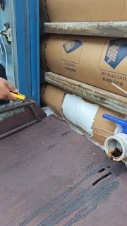 פריקת מולסה או רצועה שחורה. זרימה זו נקראת למינרית - הנוזל נע בשכבות, ללא ערבוב ושינויים מהירים אקראיים במה…