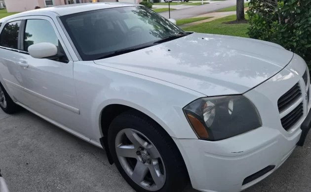 🚗💡 Как выглядит «полиция» на борту 2006‑го Dodge Magnum SE?Сегодняшний материа