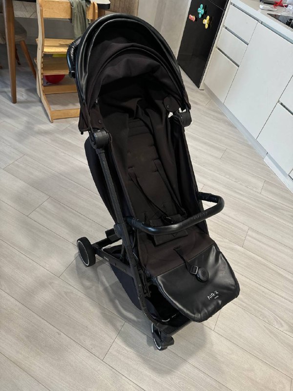 Продаю прогулочную коляску Anex air x. Функционирует отлично, в комплекте сумка. — фото 1