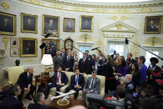 Трамп дал пресс-конференцию в Белом доме. Главное:🔷 Урегулирование войны в Украине находится «очень высоко» в списке приоритетов США;🔷 Израиль не вынуждал США начать операцию против Ирана. Именно Трамп, по его словам, настоял на этом, поскольку «предчувств