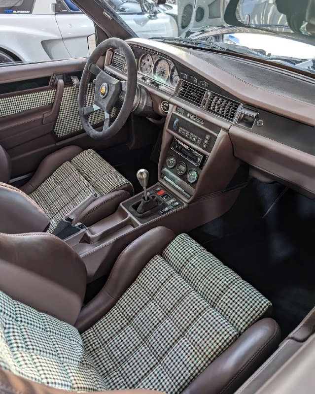Mercedes Benz 190Е 2.3-16 5