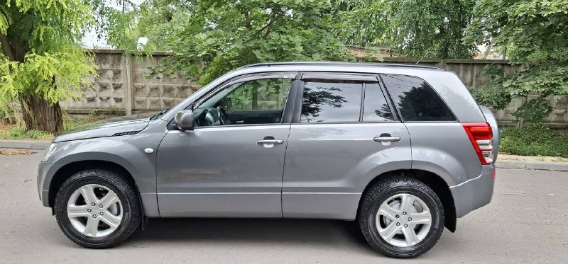 Продаю suzuki grand vitara
Сузуки гранд витара
В идеальном состоянии!!!
Вся в родной краске!
С родным пробегом -123 000 км!!!
Настоящий японский внедорожник на постоянном полном приводе!
Двигатель - 2 литра (140 л/с)
Коробка - автомат (айсин)
Привод - полный (постоянный)
Комплектация - максимальная
Кожанный салон, подогрев сидений, электро люк, безключевой доступ, климат-контроль, abs, esp, мультируль с круиз- контролем, заводской ксенон, птф, парктроник задний, литые диски r-17 на хорошей летней резине, зимняя тоже есть,
Двигатель, коробка, ходовая без нареканий, кузов в отличном состоянии без рыжиков, дно и пороги без коррозии, металл родной, краска родная!
Автомобиль без дтп!
Юридически чистый без запретов и ограничений!
Птс - оригинал!
Японское качество и проверенная временем надёжность сузуки хорошо известна во всём мире! Данный автомобиль имеет небольшой подтверждённый пробег и огромный ресурс
Реальному покупателю хороший торг!
Цена 1млн.100 тыс. Рублей
Г. Ростов-на-дону
Тел: 8 952 417 45 48 - фотография - 4