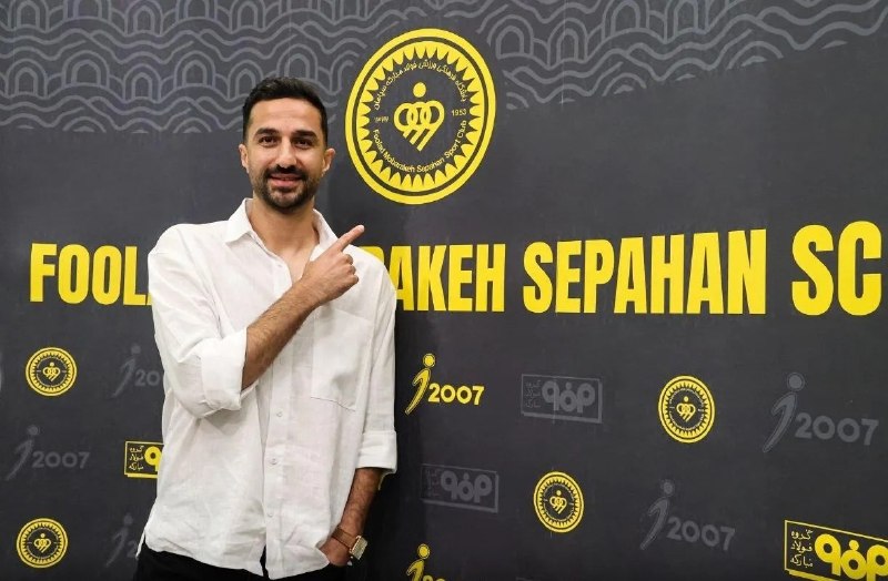FIFA News 90: ⚽️ هادی محمدی یک فصل دیگر قرارداد خود را با سپاهان تمدید کرد.