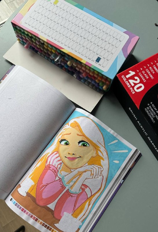 Продам акриловые маркеры GuangNa 120 шти раскраску с героями Дисней от Hachette — фото 1