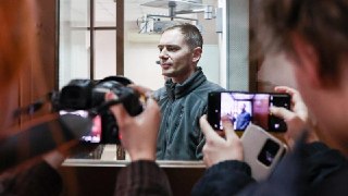 Прокуратура запросила для заместителя председателя партии «Яблоко» Максима Круглова 8 лет колонии по делу о военных «фейках».По версии следствия, преступный умысел у Круглова появился еще в 2020 году. А статья Уголовного кодекса, по которой судят политика,