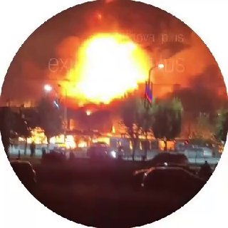 Пожар избухна в помещенията на търговския център "Галактика" в окупираната от Русия Йенакииев, Донецка област, след експлозии след украинските атаки на дронове.