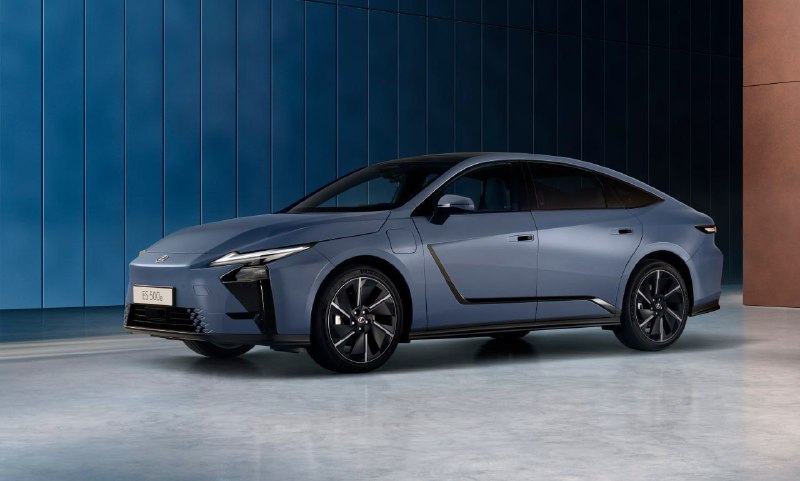 Новый Lexus ES выходит на европейский рынокLexus представил в Европе восьмое пок