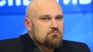 В Москве совершено покушение на бывшего министра самопровозглашенной ДНР Андрея Пинчука, об этом он сам рассказал «Регнуму». По данным агентства, курьер доставил Пинчуку домой посылку, в которой находилось взрывное устройство. «Взрыв был страшной силы, одн