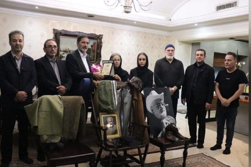 موزه سینمای ایران: 🔲 یادگاریهای اکبر عبدی به موزه شهرداری اردبیل اهدا شد▪️خانواده زندهیاد اکبر عبدی در اقدامی فرهنگی، بخشی از وسایل شخصی