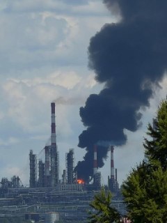 Атакован НПЗ в Уфе, сообщают очевидцы.