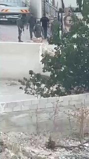 כוחות הכיבוש עצרו כמה אזרחים במהלך הסתערותם על העיירה אל-מוג'יר, צפונית מזרחית לרמאללה.