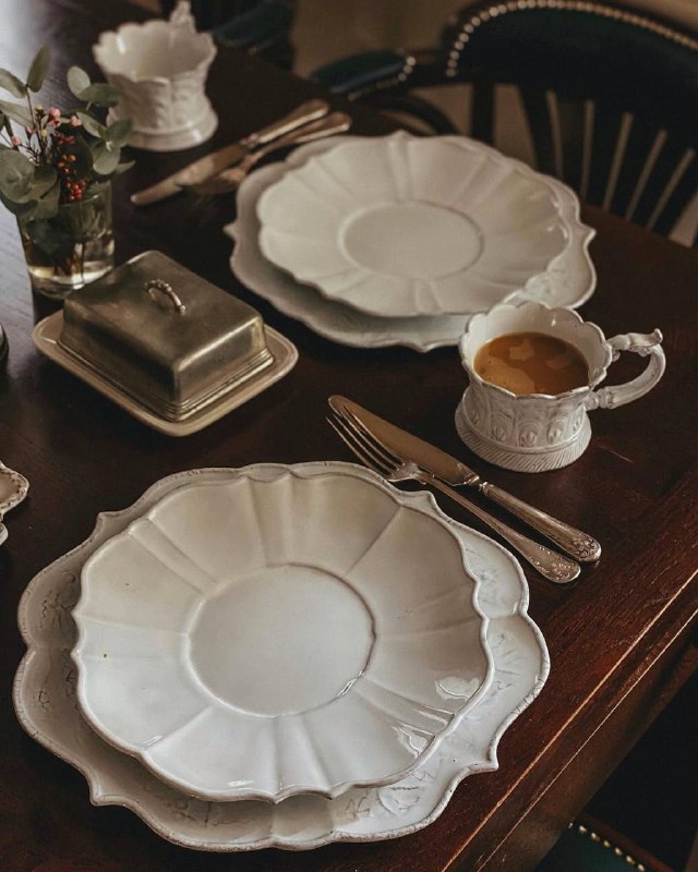 Отдельное удовольствие разглядывать сервировки в этом прекрасном доме. Даниил невероятный эстет и ценитель красивой посуды. Его буфет полон сокрови... - изображение 6 - сет, италия, серия