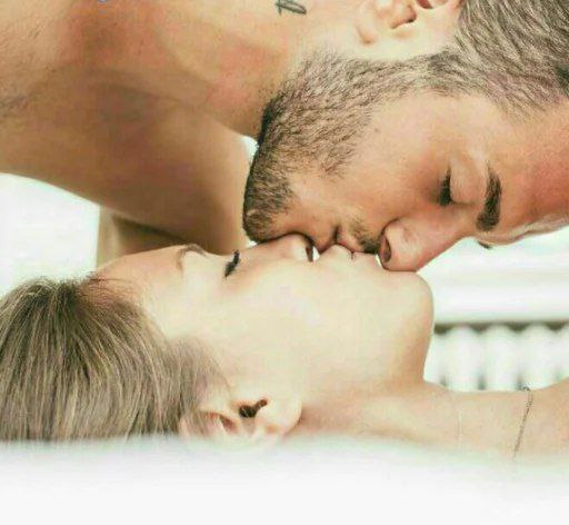 🌞 Goonesh post 🌞: شب است و در شب منخوش نشینے ات زیباسٺبه بوسه از لب منخوشه چینے اٺ زیباست♥️شبت بخیـــر عمـــرم💋♥️Am@gooneshpost