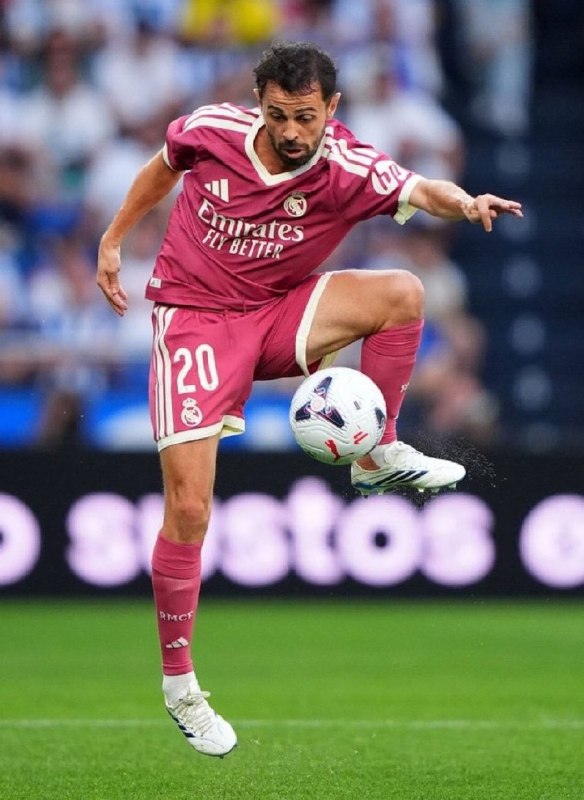 رئال ‌مادرید توییت | Real Madrid Tweet: 🗣فرناندز سانتوس :"راستی امیدوارم هرکسی که فکر می‌کرد دوران فوتبال برناردو سیلوا تموم شده، نظرش رو عوض کرده باشه و تلویزی