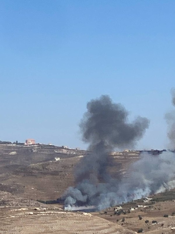 الاحتلال الإسرائيلي يحرق منازل وأراضي في ميس الجبل اللبنانية