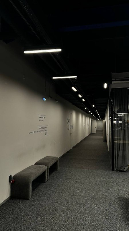 Гайз, у меня для вас крутая новость! Скоро я открываю запись на новый поток онлайн-курса для hair-стилистов 🖤За первым потоком стояло много волнений, переживаний, тревоги: как-никак это было мое первое обучение, где я передавала свои знания системно, и на мне была ответственность за профессиональный рост нескольких десятков мастеров.Делать укладки и прически клиентам на протяжении 9 лет — это одно, а учить этому в формате онлайн — совсем другое. Но результат превзошел все ожидания.Мои ученики за эти несколько месяцев сделали огромный шаг вперед в профессиональном плане: кто-то научился прическам с нуля, кто-то прокачал имеющиеся навыки. Ребята начали вести соцсети, участвовать в съемках, больше зарабатывать ❤️‍🔥Время летит невероятно быстро, и вот уже подходит время старта 2 потока. Для тех, кто хотел попасть, записывайте дату:▪️24 сентября, вторник — открываю регистрацию на 2 поток онлайн-курса для hair-стилистов!Мест, как и в прошлый раз, будет немного, потому что я лично курирую обучение. Часть из них уже занята: некоторые записались еще на старте первого потока. Так что, кто хочет, лучше сразу, во вторник, заполняйте анкету.Буду рада видеть вас на обучении ✌🏻Гайз, у меня для вас крутая новость! Скоро я открываю запись на новый поток онлайн-курса для hair-стилистов 🖤За первым потоком стояло много волнений, переживаний, тревоги: как-никак это было мое первое обучение, где я передавала свои знания системно, и на мне была ответственность за профессиональный рост нескольких десятков мастеров.Делать укладки и прически клиентам на протяжении 9 лет — это одно, а учить этому в формате онлайн — совсем другое. Но результат превзошел все ожидания.Мои ученики за эти несколько месяцев сделали огромный шаг вперед в профессиональном плане: кто-то научился прическам с нуля, кто-то прокачал имеющиеся навыки. Ребята начали вести соцсети, участвовать в съемках, больше зарабатывать ❤️‍🔥Время летит невероятно быстро, и вот уже подходит время старта 2 потока. Для тех, кто хотел попасть, записывайте дату:▪️24 сентября, вторник — открываю регистрацию на 2 поток онлайн-курса для hair-стилистов!Мест, как и в прошлый раз, будет немного, потому что я лично курирую обучение. Часть из них уже занята: некоторые записались еще на старте первого потока. Так что, кто хочет, лучше сразу, во вторник, заполняйте анкету.Буду рада видеть вас на обучении ✌🏻