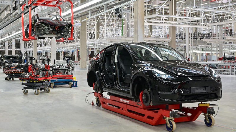 Акции компании Tesla упали на 29%, а капитализация на 200 млрд долларов