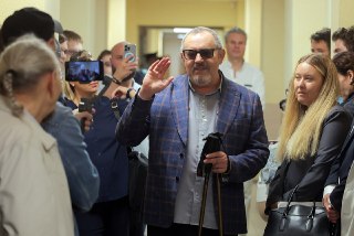Надеждин намерен приостановить избирательную кампанию Политик Борис Надеждин допустил, что ему придется приостановить избирательную кампанию из-за давления властей. Об этом он рассказал в эфире The Breakfast Show. Политик заявил, что «теоретически» еще мож