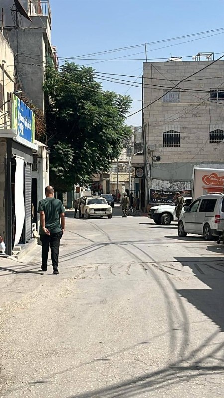 דחוף: כוחות הכיבוש מסתערים על מחנה אל-ערוב מצפון לחברון, סוגרים את שער בורין מדרום לשכם ופושטים על בית בעיי…