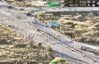 אזרחים באולשקי הכבושה בורחים על אופניים, טוסטוסים וברגל בדרכים ממוקשות עקב מחסור מוחלט במזון, מים נקיים ותרופות, כך דיווח נציב תלונות הציבור האוקראיני דמיטרו לובינץ.