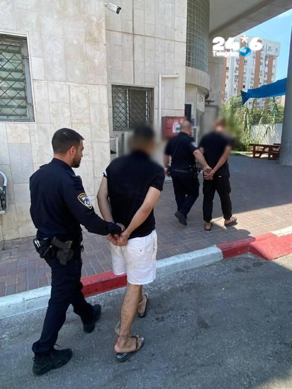 🇮🇱 שני תושבי אזור ירושלים, בני 22 ו-31, נעצרו בחשד שפרצו לרכב בחניון בבת ים וגנבו ממנו רכוש בשווי אלפי שק…