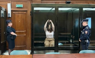⚡️ Журналистку Дарью Шипачеву приговорили к 12 годам по обвинению в госизмене. Прокуратура столько и требовалаМосгорсуд приговорил журналистку Дарью Шипачеву к 12 годам колонии по делу о госизмене, а еще к штрафу более 1,5 млн рублей. Об этом рассказал кор