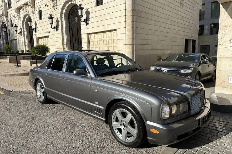 В Москве продают редчайший Bentley Arnage T-24 — это одна из немногих машин, выпущенных в честь побе