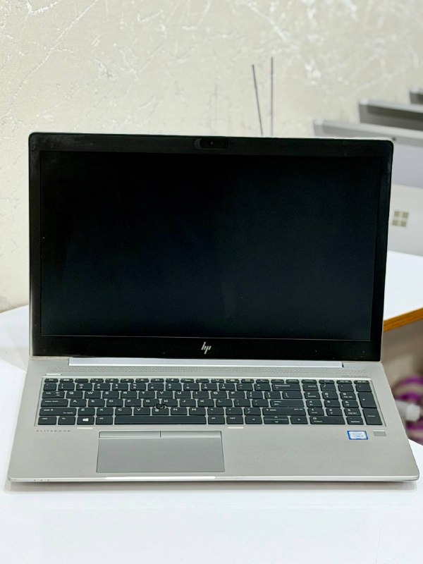 لپتاپ استوک ارزان به قیمت عمده: 💼 HP EliteBook 850 G6⚙️ CPU: Intel Core i5-8365U🧩 RAM: 8GB💾 SSD: 256GB🎮 GPU: Intel UHD 620🖥 Display: 15.6” FHD⭐ Grade: A