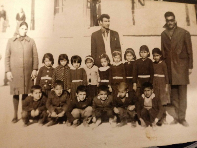 🇮🇷باجگیران خبر📡: #فراخوان_تصاویر_قدیمی#نوستالوژیعکسی بسیار ارزشمند و زیبا ازدانش آموزان کلاس اول دبستان گلستان باجگیران سال 1347 از راست