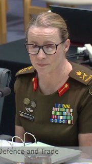 הסנאטורית האוסטרלית פאטימה פיימן שאלה מדוע אוסטרליה מוציאה 1.2 מיליארד דולר אוסטרליה על 75 טנקי אברמס כאשר…